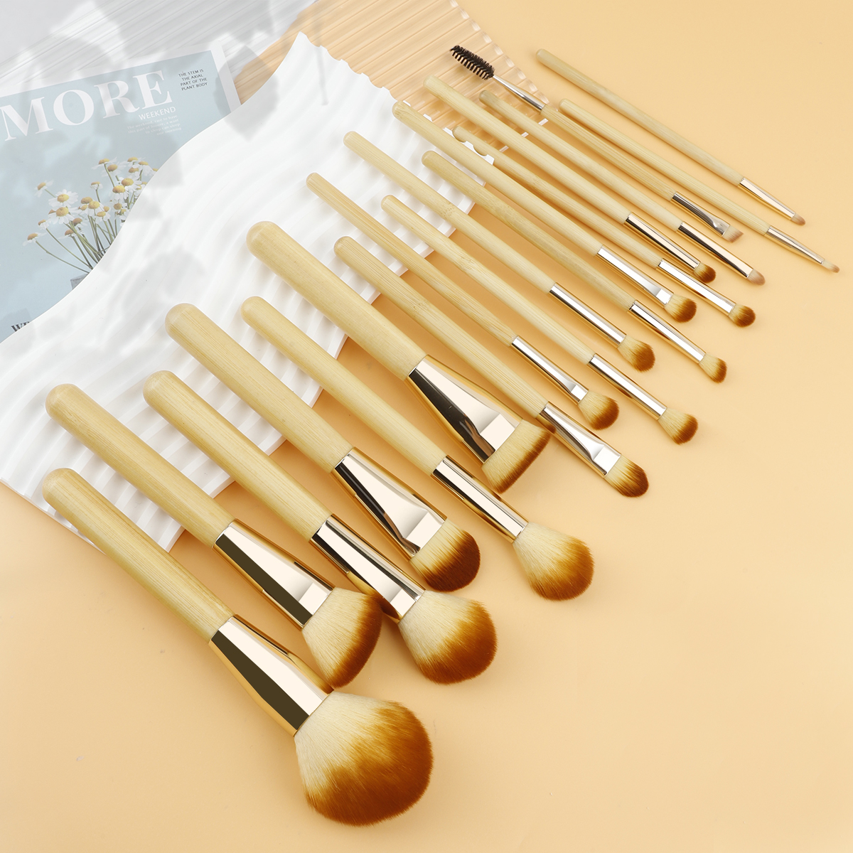 18PCS Bamboo handle Makeup Brushes Sets Cosmetic Eyeshadow Foundation Powder Blush Eye Make Up Brush Blending Beauty Tools Kits